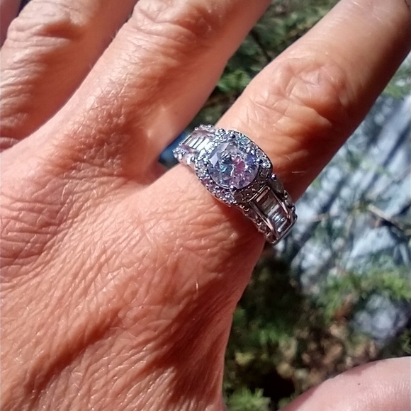 Video in listing. Women's marked 925 white stone ring. - Picture 6 of 11